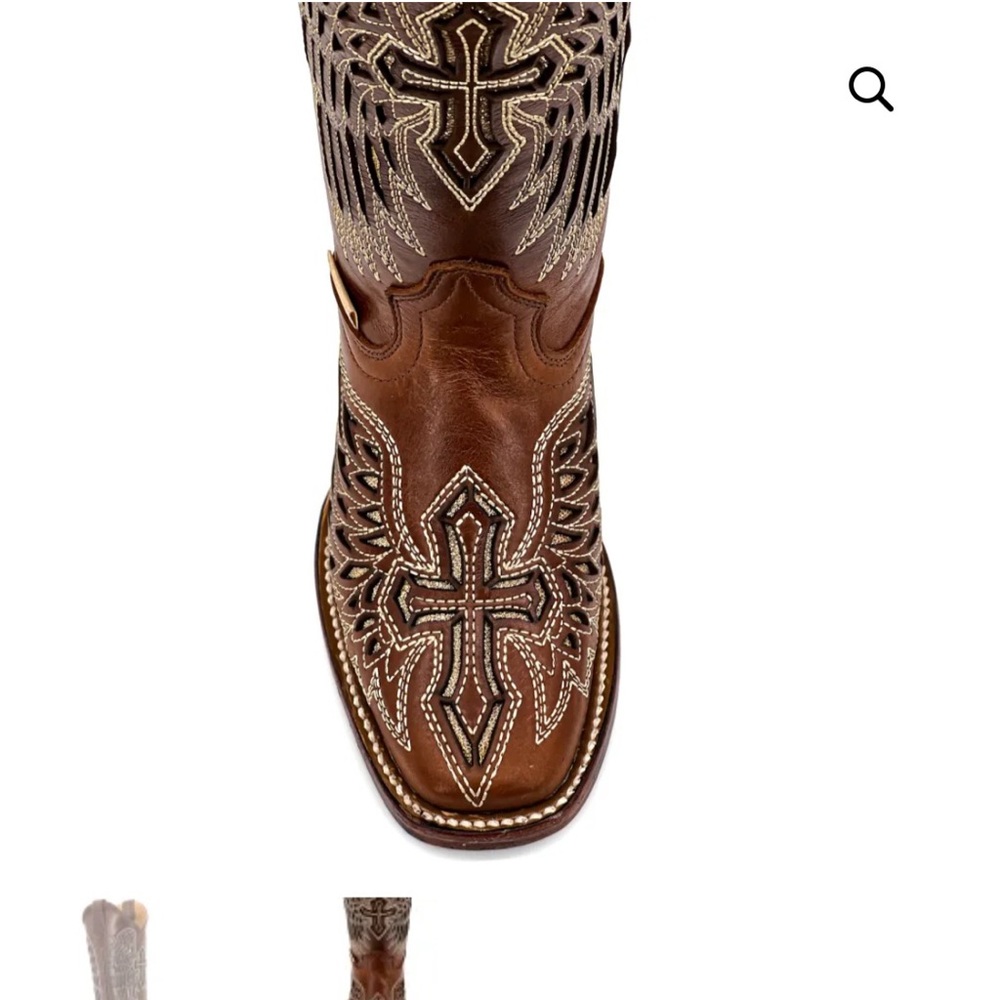 Brown wings Boots